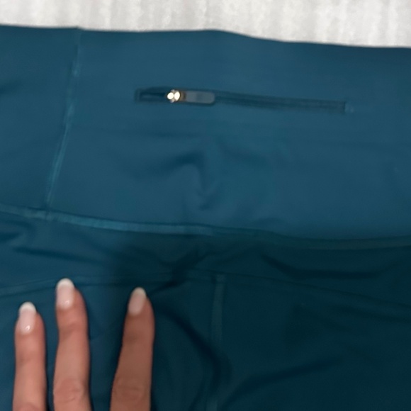 Like NEW - Lululemon High Rise Leggings - Picture 8 of 14